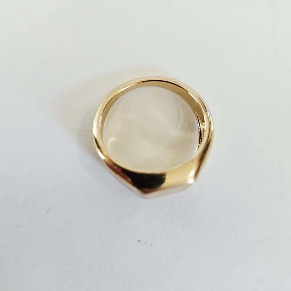 Minimalist Polished Gold Tone Square Silhouette Sleek Modernist Signet Ring 8